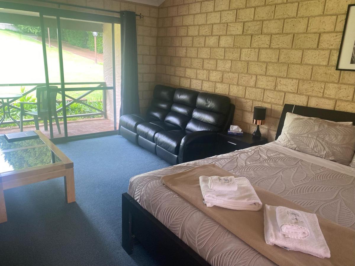 Karri Forest Motel Pemberton Eksteriør bilde